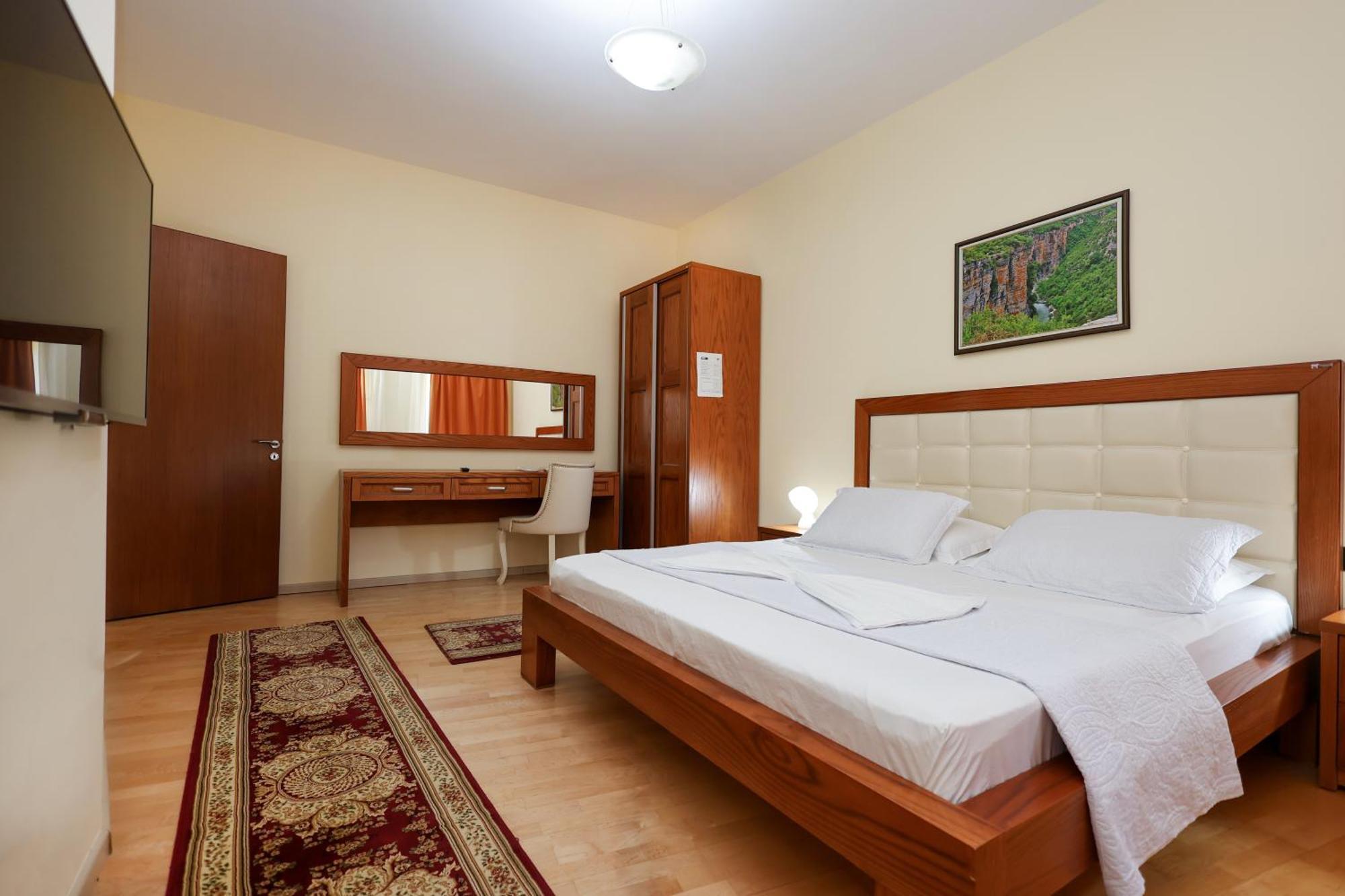 Hotel Kanione Cerenisht Ngoại thất bức ảnh