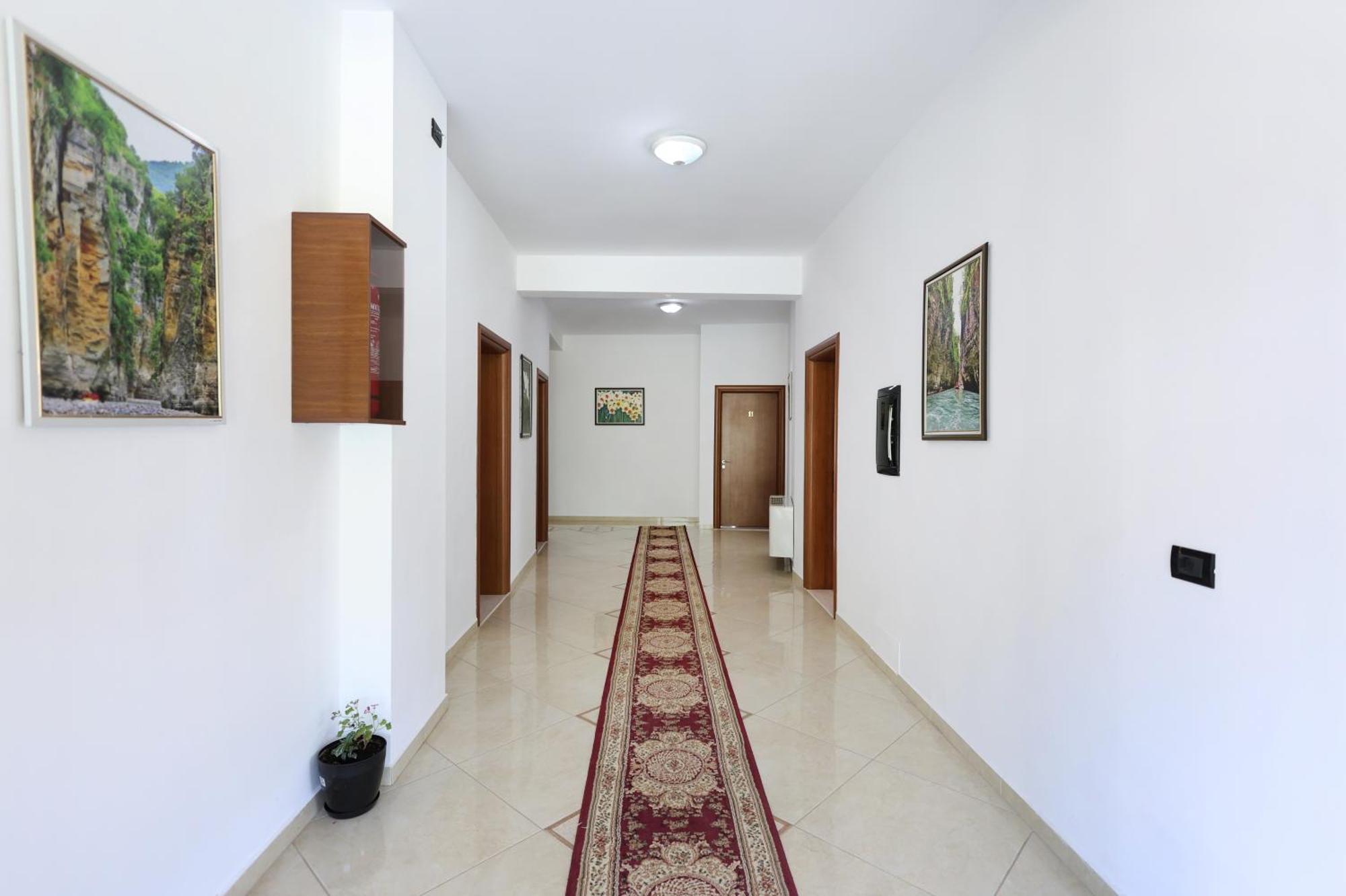 Hotel Kanione Cerenisht Ngoại thất bức ảnh