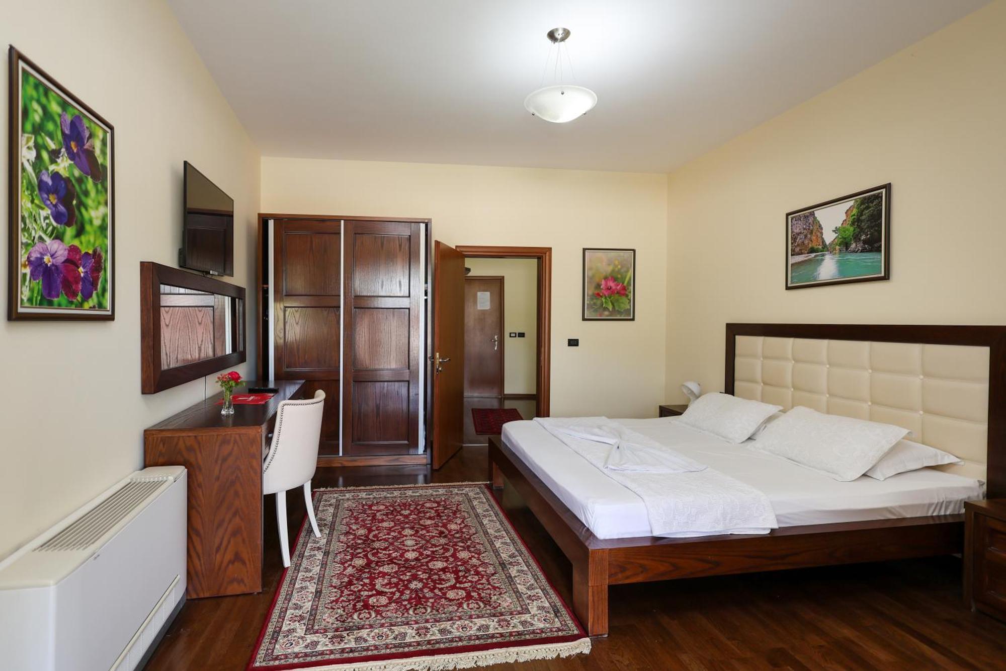 Hotel Kanione Cerenisht Ngoại thất bức ảnh