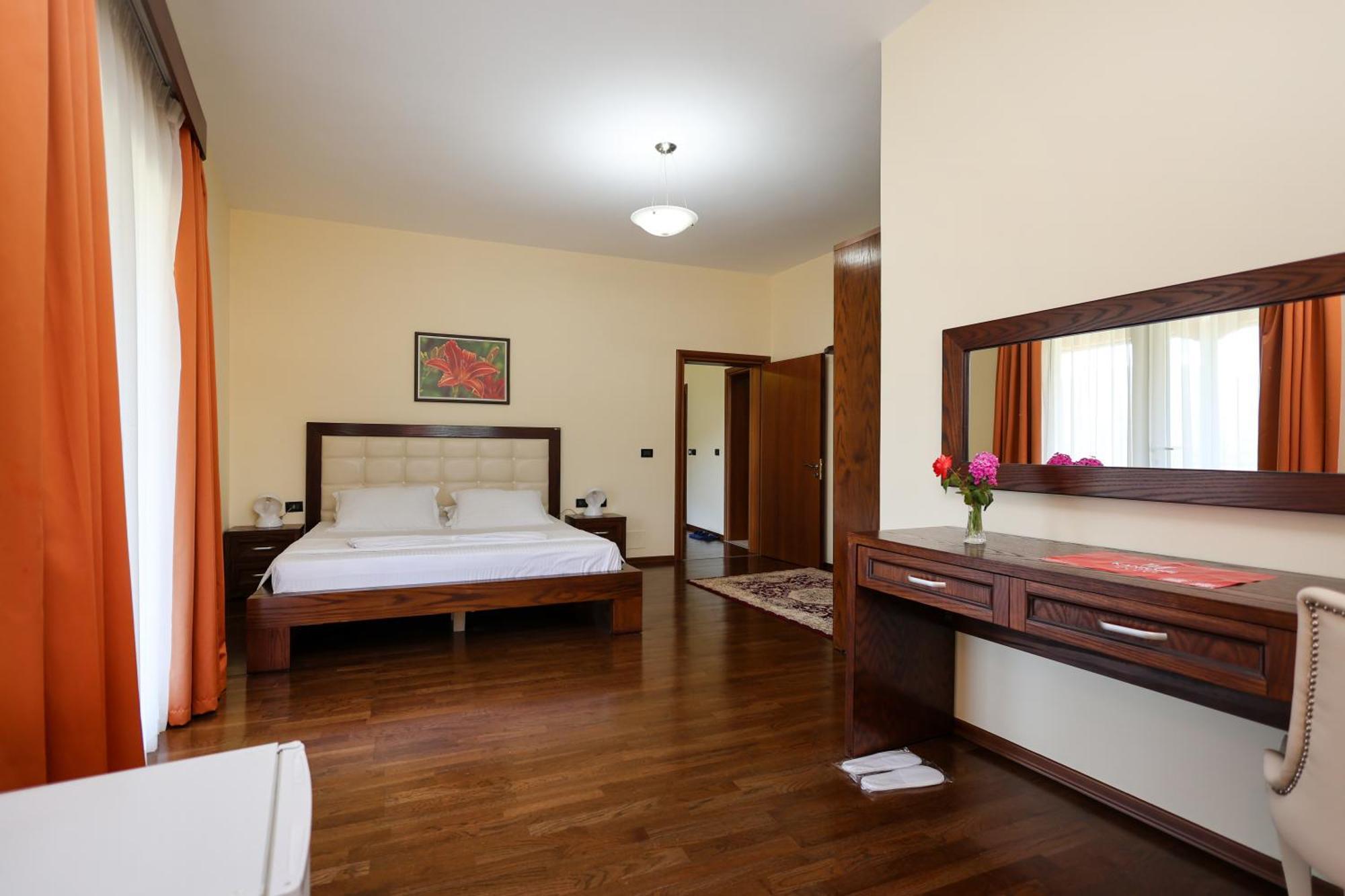 Hotel Kanione Cerenisht Ngoại thất bức ảnh