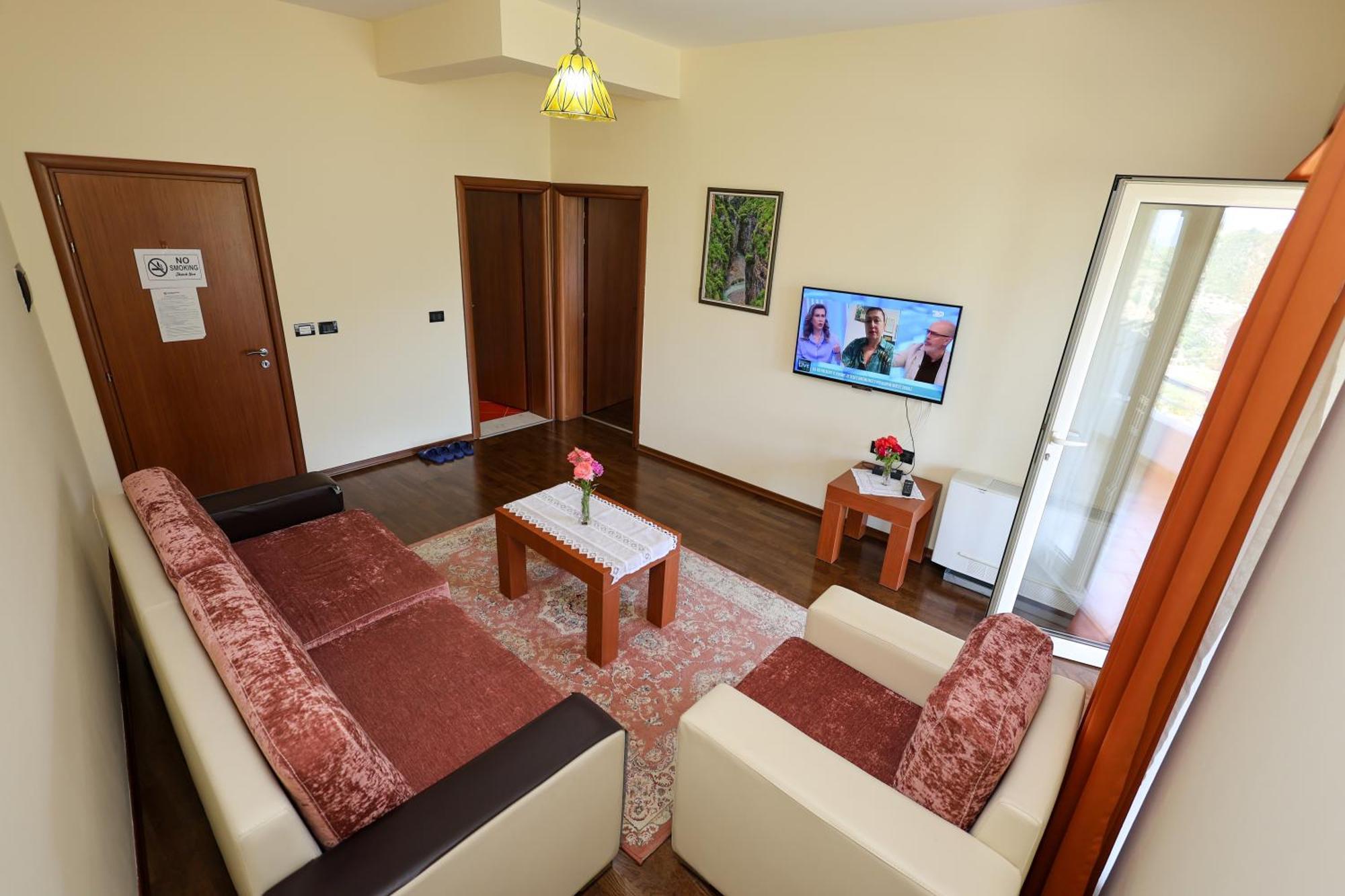 Hotel Kanione Cerenisht Ngoại thất bức ảnh