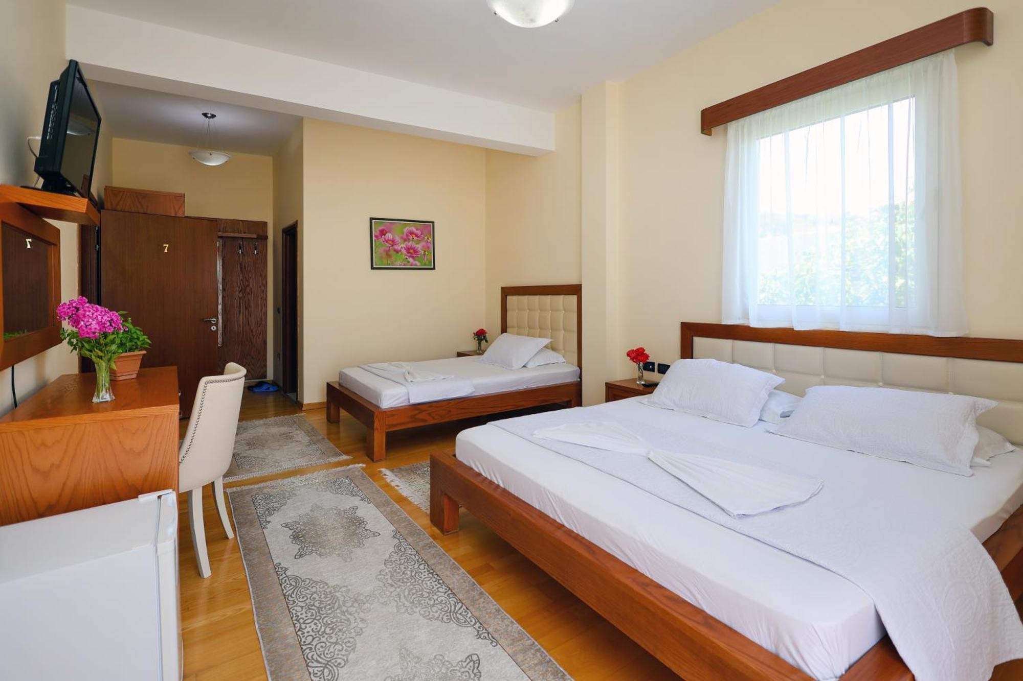 Hotel Kanione Cerenisht Ngoại thất bức ảnh