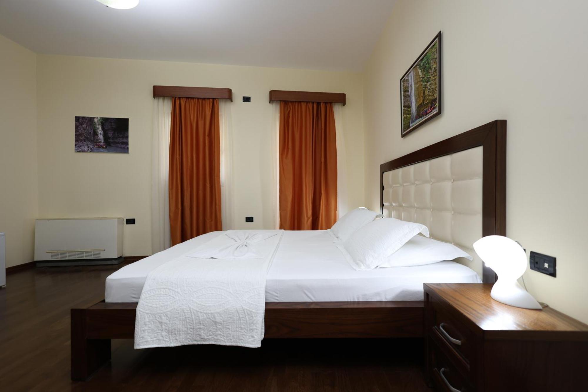 Hotel Kanione Cerenisht Ngoại thất bức ảnh