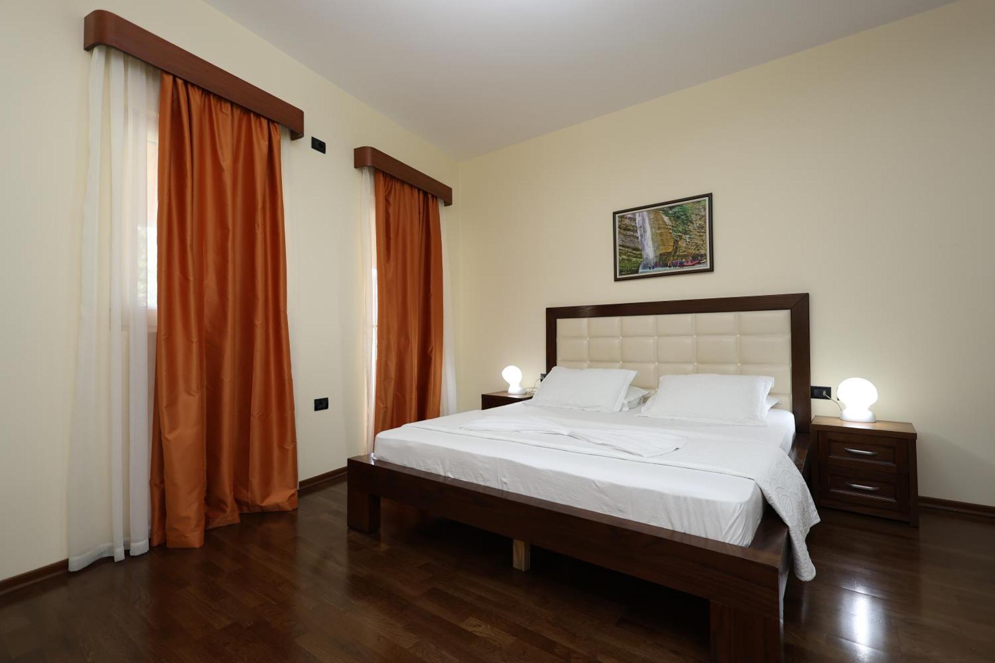 Hotel Kanione Cerenisht Ngoại thất bức ảnh