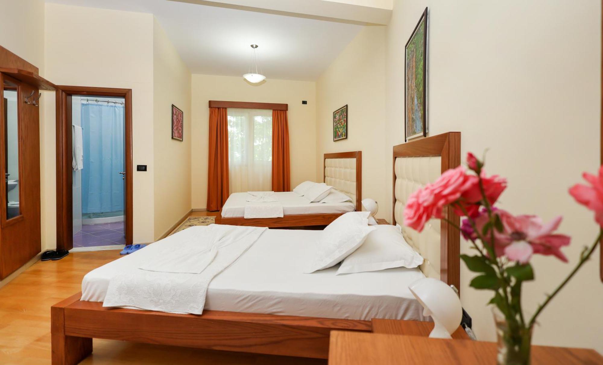 Hotel Kanione Cerenisht Ngoại thất bức ảnh